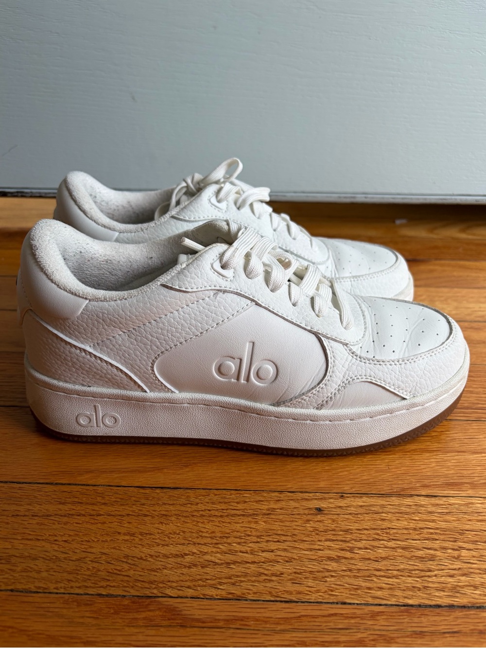 ALO Yoga White Recovery Mode Sneakers